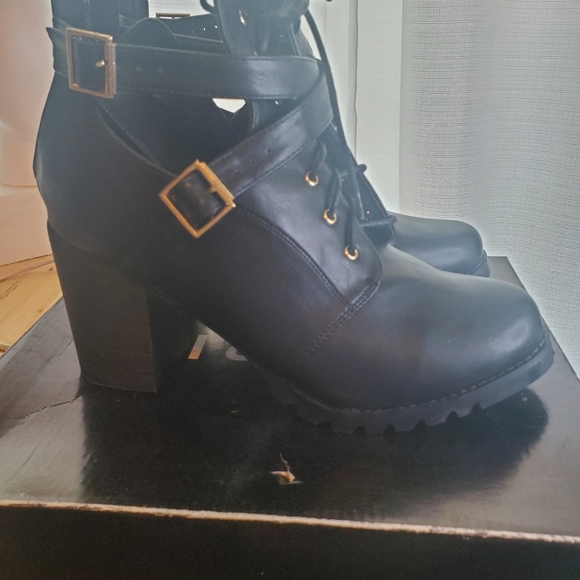 NIB TORRID LACE UP WILLOW COMBAT BOOT - Picture 9 of 12